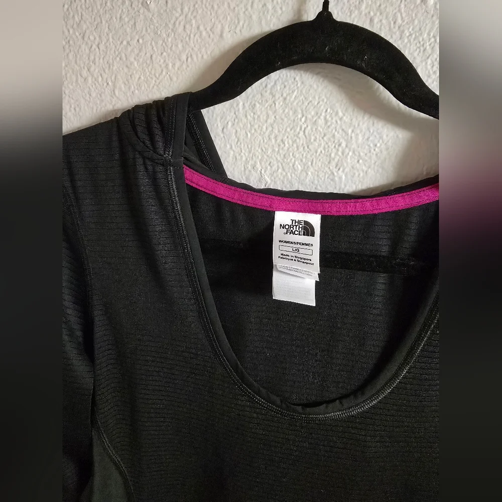 North Face Athletic Black Top 3/4 Sleeve - Picture 4 of 6
